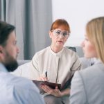 7 Common Traps of Separation. Accompanying image: mediator talking to a couple during a session