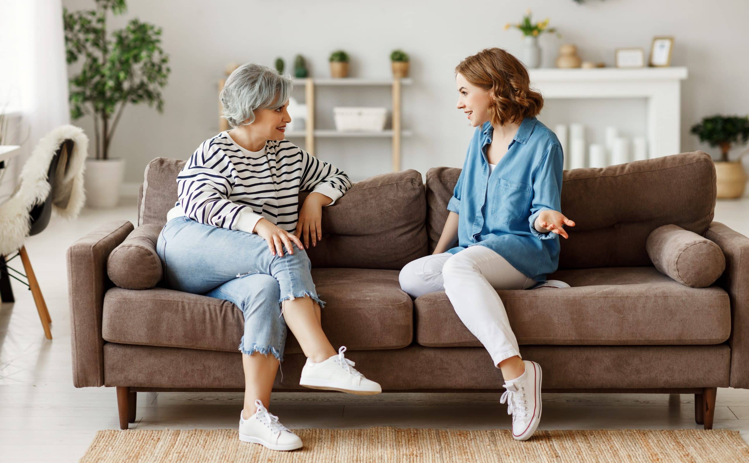 Helping your kids financially – what if they divorce? Accompanying picture: mother and daughter speaking on couch