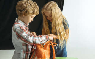 Image of siblings accompanying the family law article "Five nights or seven"