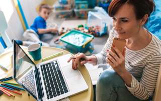 Image of mother that's up to no good, accompanying family law article "Controlling a Parent's Behaviour"