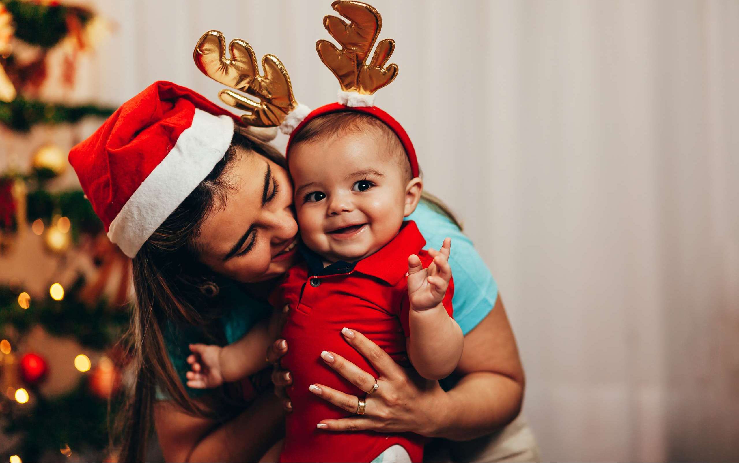 Image of a mother with her baby, accompanying family law article "Coping with christmas – tips for separated families"